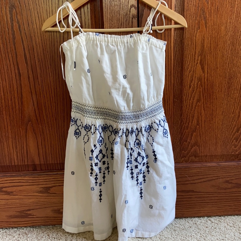White A&F dress, so cute for summer!